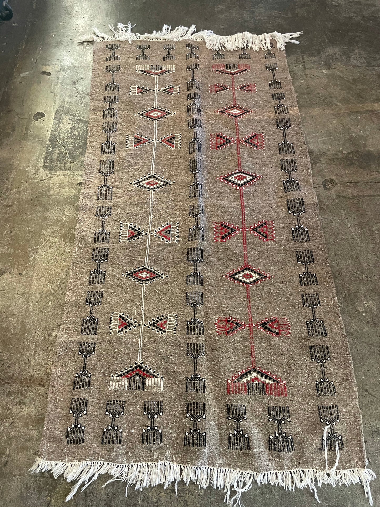 Tunisian beige kilim rug